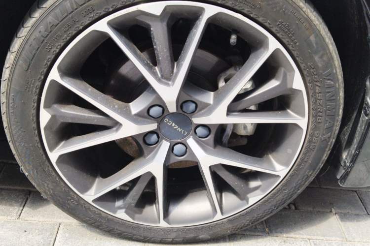 Used Lynk & Co 03 2020 2.0TD Automatic Jing Pro Edition Right Front Wheel Hub
