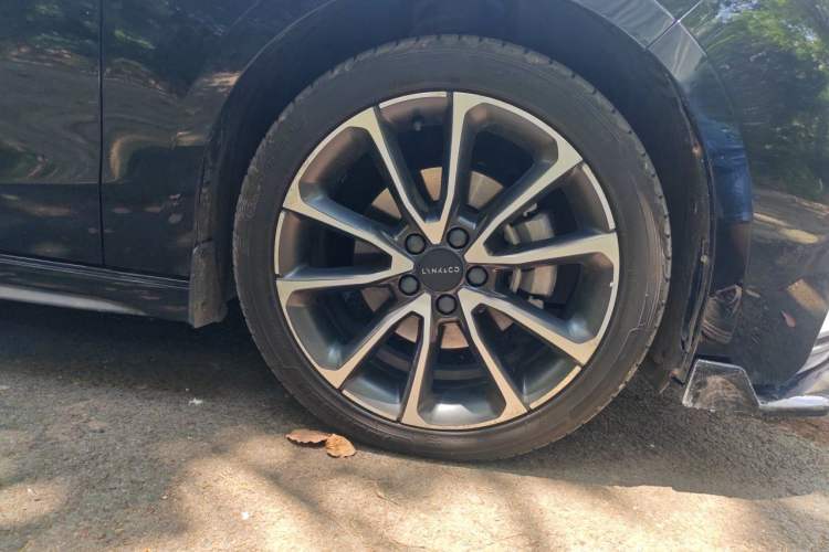 Used Lynk & Co 03 2020 1.5TD DCT Sport Edition Right Front Wheel Hub