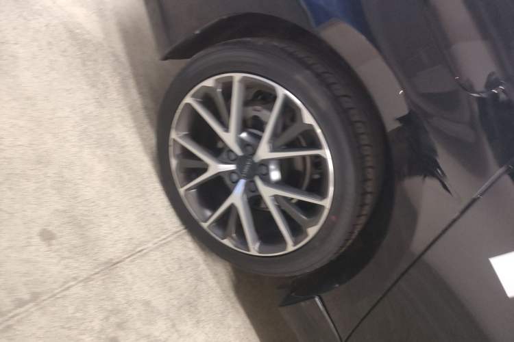 Used Lynk & Co 03 2020 2.0TD Automatic Jing Pro Edition Right Rear Wheel Hub