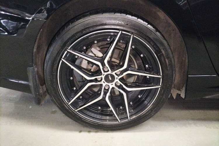 Used Lynk & Co 03 2020 2.0TD Automatic Trend Edition Right Rear Wheel Hub