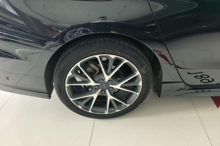 Used Lynk & Co 03 2020 2.0TD Automatic Jing Pro Edition Right Rear Wheel Hub