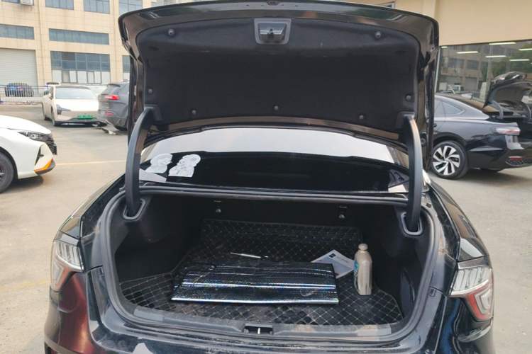 Used Lynk & Co 03 2020 1.5TD DCT JingPro Edition Trunk