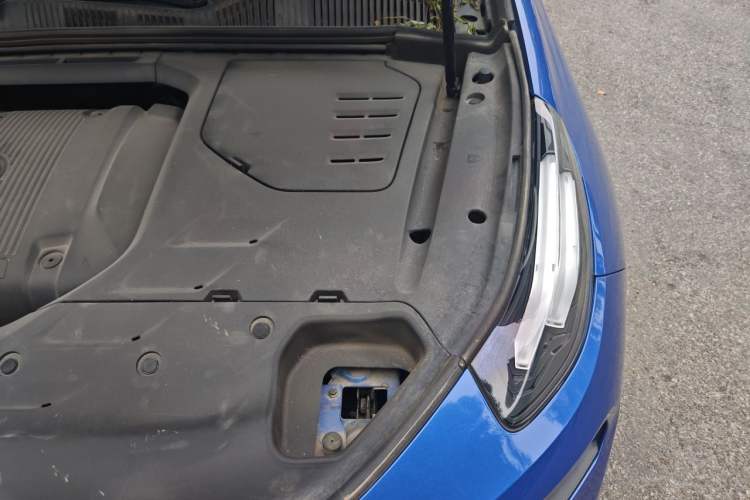 Used Lynk & Co 03 2020 2.0TD Automatic Jing Pro Edition Engine Bay Left