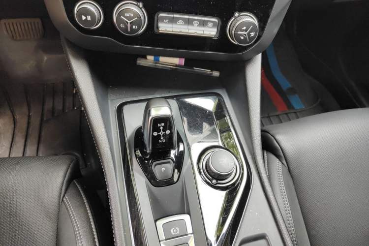 Used Lynk & Co 03 2020 1.5TD DCT JingPro Edition Gear Lever