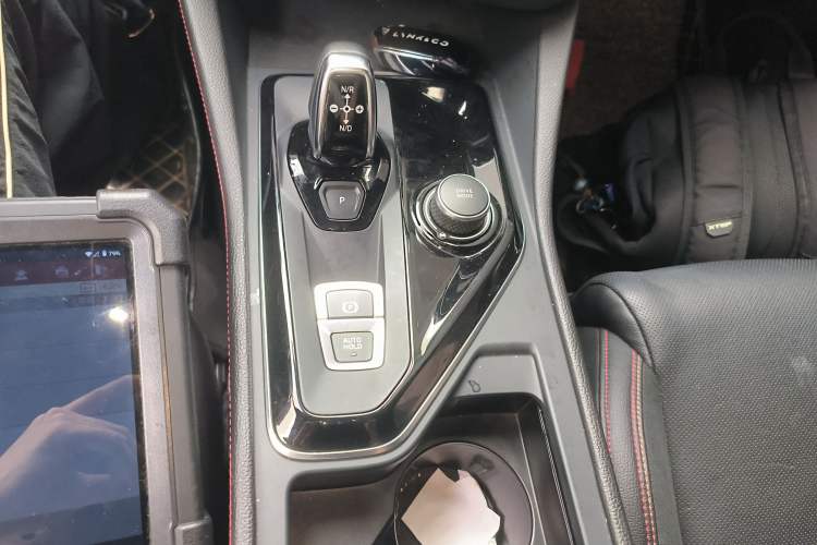 Used Lynk & Co 03 2020 1.5TD DCT JingPro Edition Gear Lever