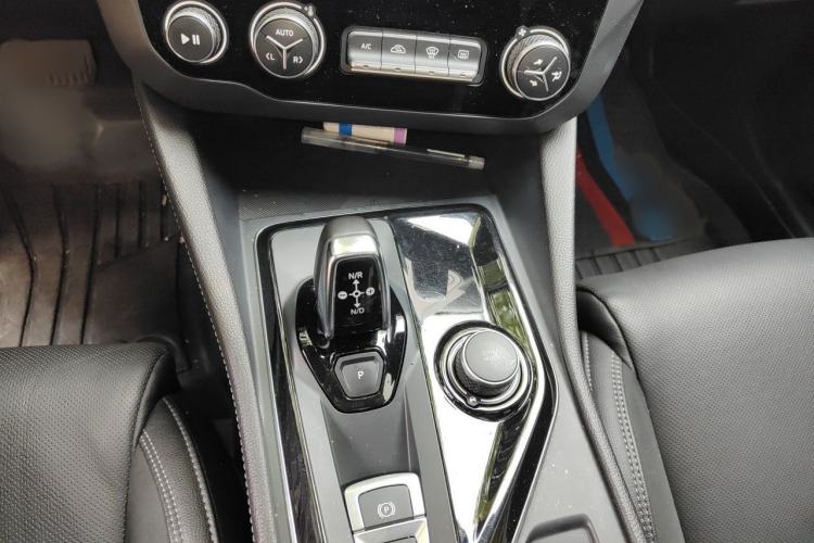 Used Lynk & Co 03 2020 1.5TD DCT JingPro Edition Gear Lever