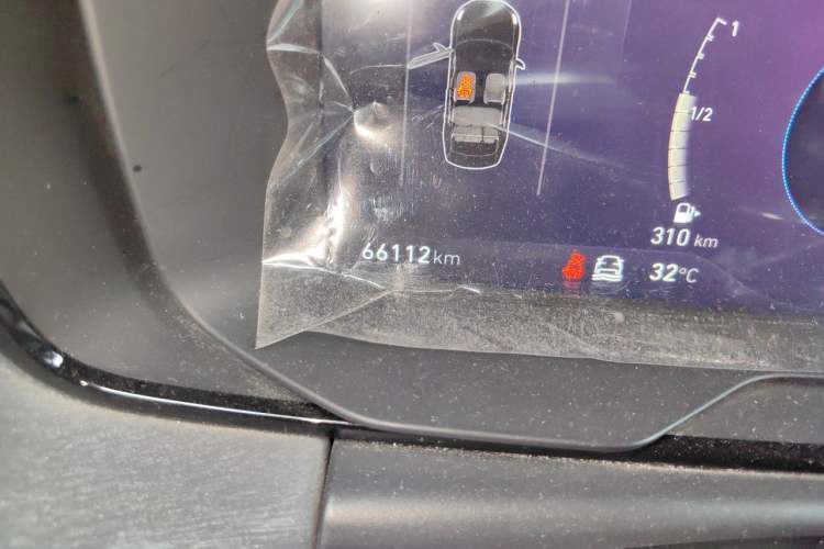Used Lynk & Co 03 2020 2.0TD Automatic Jing Pro Edition Odometer Close Up