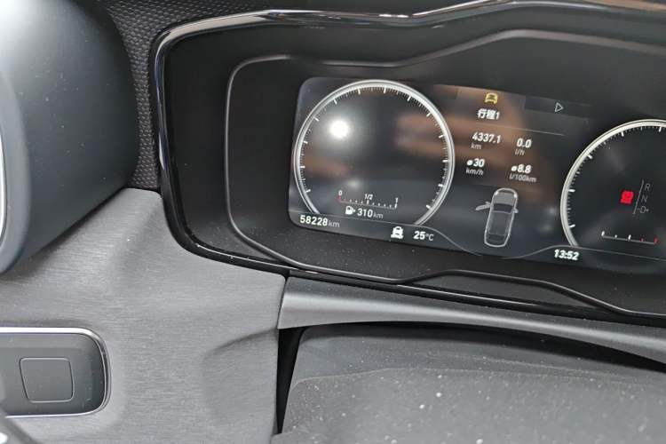 Used Lynk & Co 03 2020 1.5TD DCT JingPro Edition Odometer Close Up
