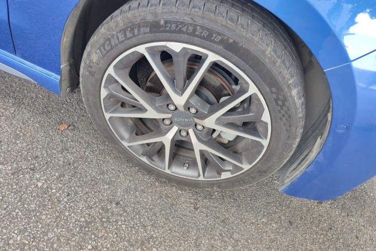 Used Lynk & Co 03 2020 2.0TD Automatic Jing Pro Edition Right Front Wheel Hub