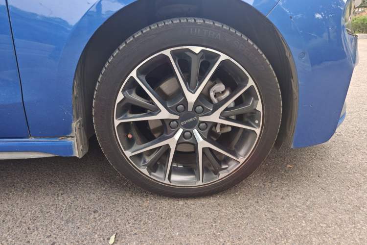 Used Lynk & Co 03 2020 2.0TD Automatic Jing Pro Edition Right Front Wheel Hub