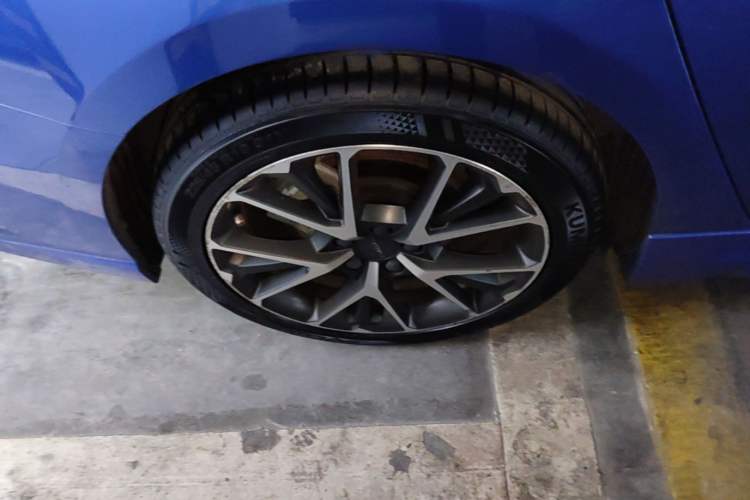 Used Lynk & Co 03 2020 1.5TD DCT JingPro Edition Right Rear Wheel Hub