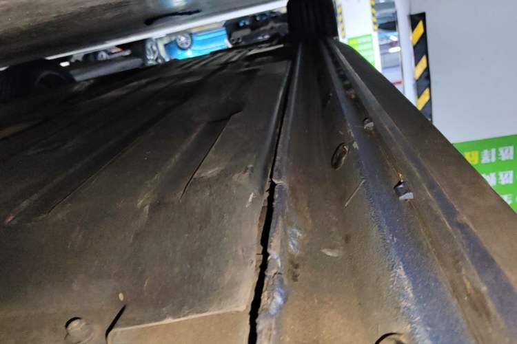 Used Lynk & Co 03 2020 1.5TD DCT JingPro Edition Right Side Sill