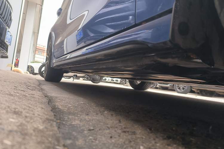 Used Lynk & Co 03 2020 1.5TD DCT JingPro Edition Right Side Sill