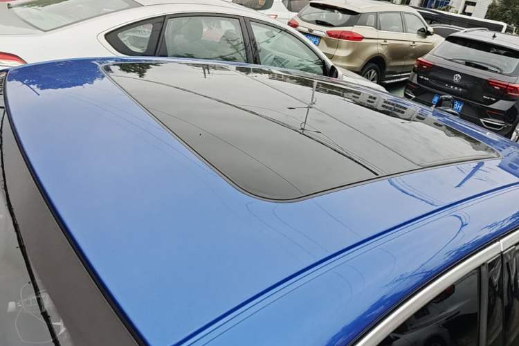 Used Lynk & Co 03 2020 1.5TD DCT JingPro Edition Roof