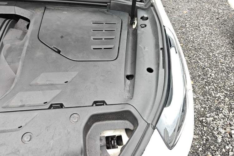 Used Lynk & Co 03 2020 1.5TD DCT JingPro Edition Engine Bay Left