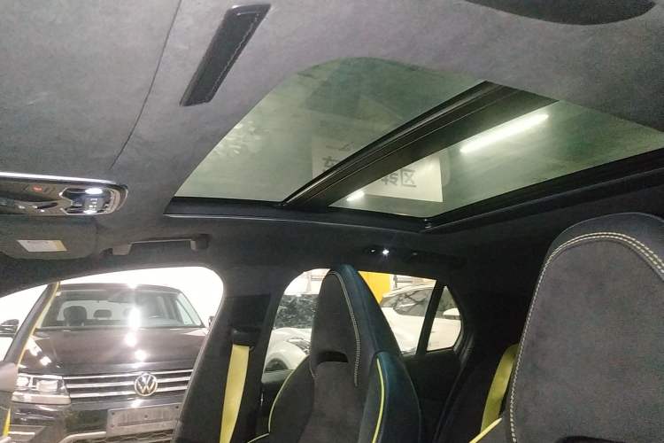 Used Lynk & Co 03 2020 03+ 2.0TD Automatic Wind-Chasing Edition Headliner