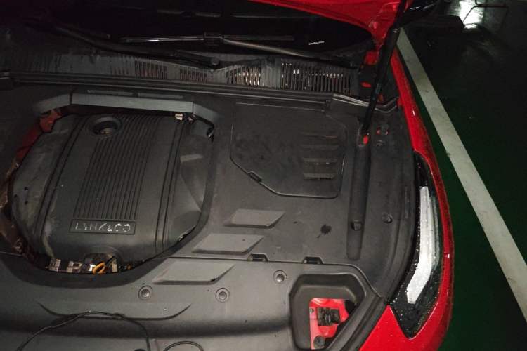 Used Lynk & Co 03 2020 1.5TD DCT JingPro Edition Engine Bay Left