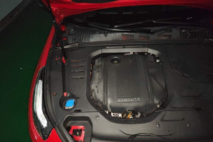 Used Lynk & Co 03 2020 1.5TD DCT JingPro Edition Engine Bay Right