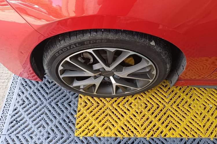 Used Lynk & Co 03 2020 2.0TD Automatic Jing Pro Edition Left Front Wheel Hub