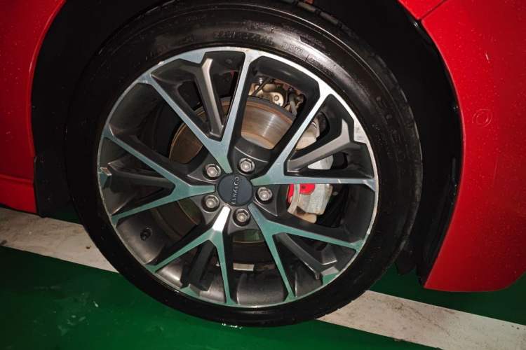 Used Lynk & Co 03 2020 1.5TD DCT JingPro Edition Right Front Wheel Hub