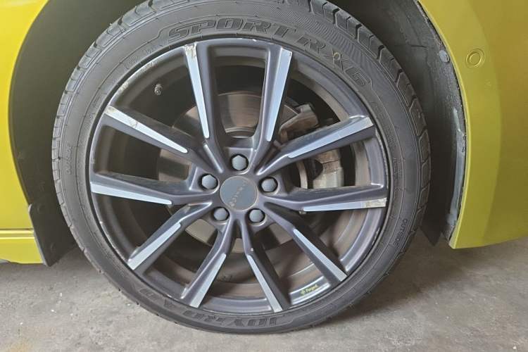 Used Lynk & Co 03 2020 03+ 2.0TD Automatic Wind-Chasing Edition Right Front Wheel Hub