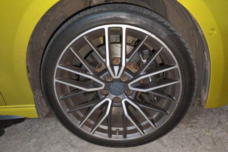 Used Lynk & Co 03 2020 03+ 2.0TD Automatic Wind-Chasing Edition Right Front Wheel Hub