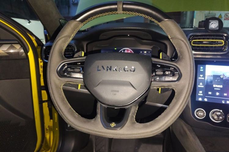 Used Lynk & Co 03 2020 03+ 2.0TD Automatic Wind-Chasing Edition Steering Wheel