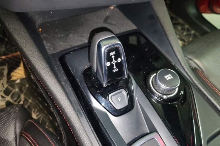 Used Lynk & Co 03 2020 1.5TD DCT JingPro Edition Gear Lever