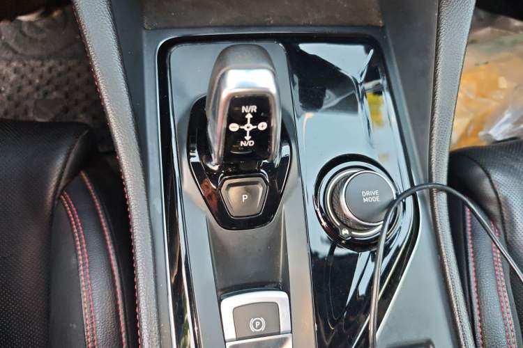 Used Lynk & Co 03 2020 1.5TD DCT JingPro Edition Gear Lever