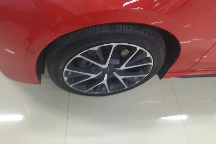 Used Lynk & Co 03 2020 2.0TD Automatic Jing Pro Edition Left Front Wheel Hub