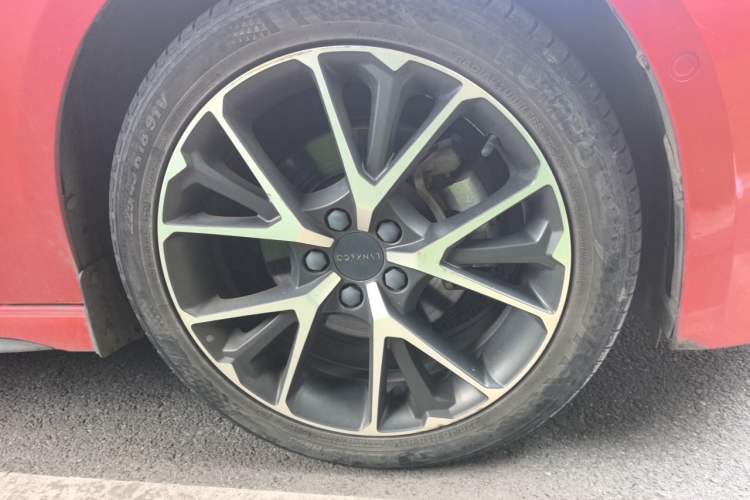 Used Lynk & Co 03 2020 2.0TD Automatic Jing Pro Edition Right Front Wheel Hub