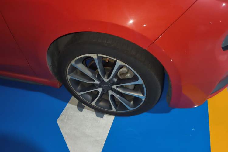 Used Lynk & Co 03 2020 2.0TD Automatic Trend Edition Right Front Wheel Hub