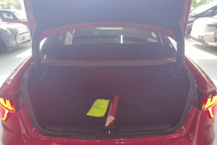 Used Lynk & Co 03 2020 1.5TD DCT JingPro Edition Trunk