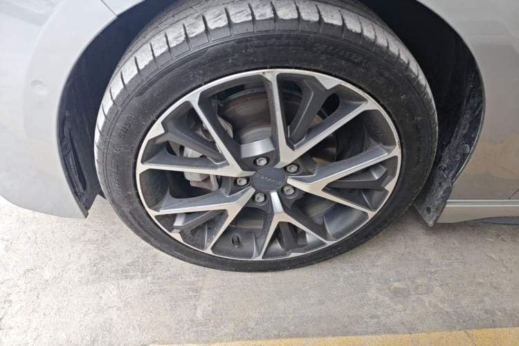 Used Lynk & Co 03 2020 2.0TD Automatic Jing Pro Edition Left Front Wheel Hub