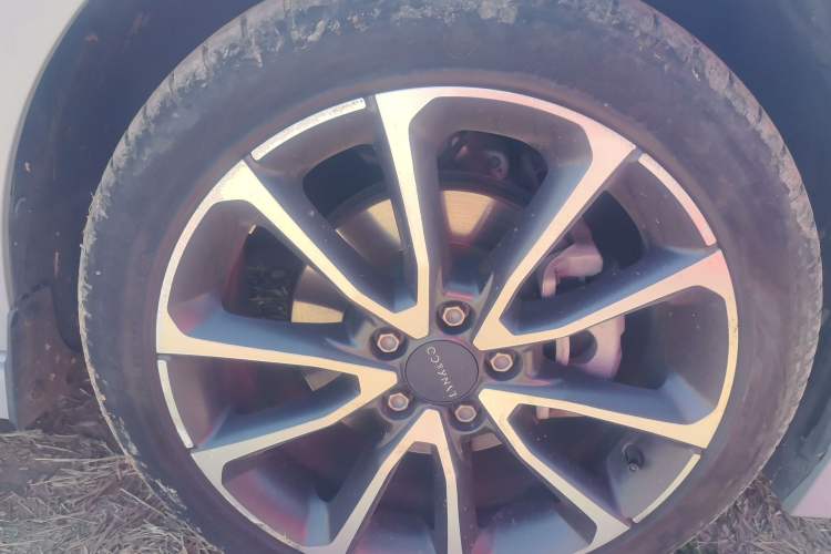 Used Lynk & Co 03 2020 1.5TD DCT Sport Edition Right Front Wheel Hub