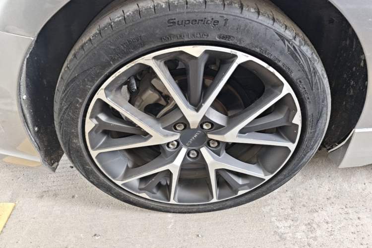 Used Lynk & Co 03 2020 2.0TD Automatic Jing Pro Edition Right Rear Wheel Hub