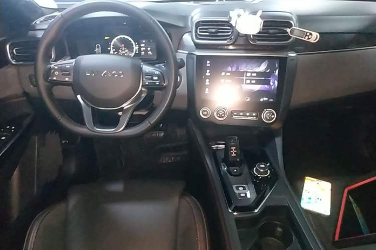 Used Lynk & Co 03 2020 1.5TD DCT Sport Edition Audio And AC Panel