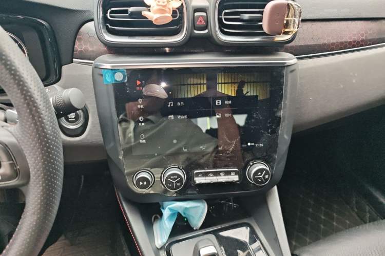 Used Lynk & Co 03 2020 1.5TD DCT Sport Edition Audio And AC Panel