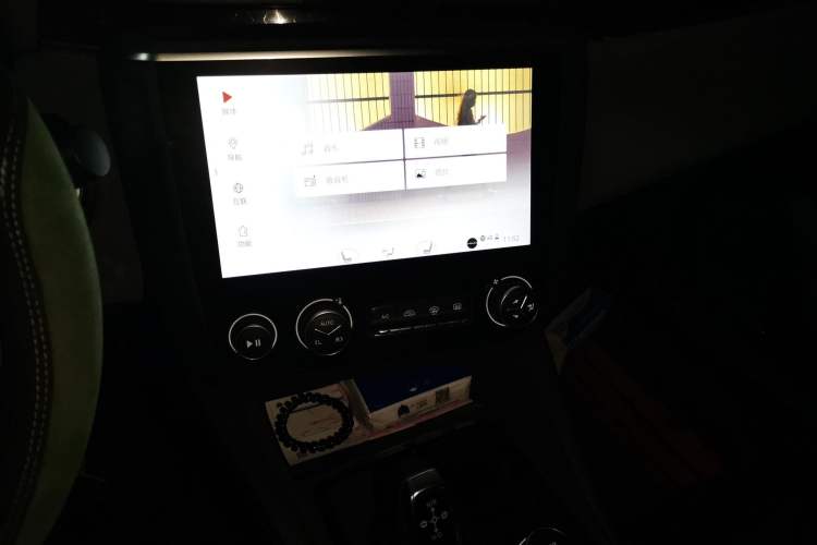 Used Lynk & Co 03 2020 1.5TD DCT Sport Edition Audio And AC Panel
