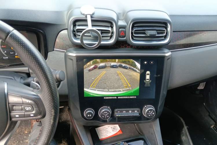 Used Lynk & Co 03 2020 1.5TD DCT Sport Edition Audio And AC Panel
