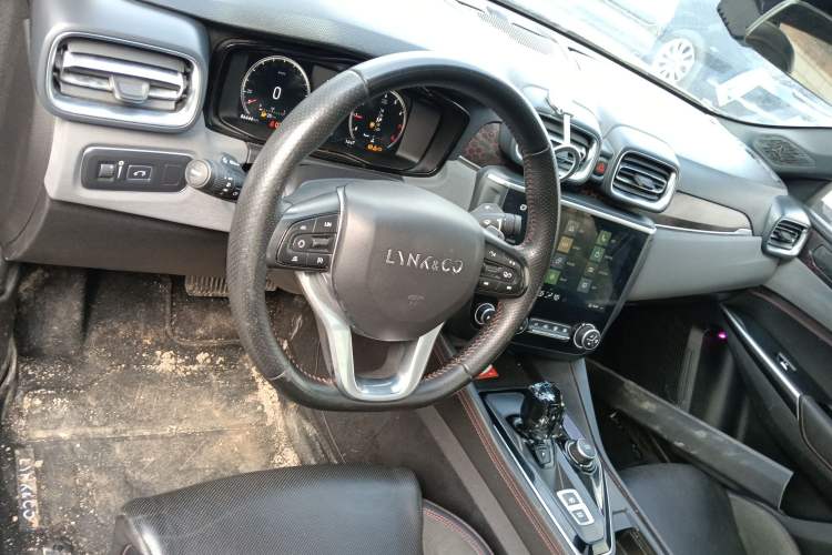 Used Lynk & Co 03 2020 1.5TD DCT Sport Edition Center Console