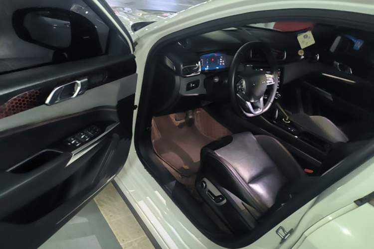 Used Lynk & Co 03 2020 1.5TD DCT JingPro Edition Driver Seat
