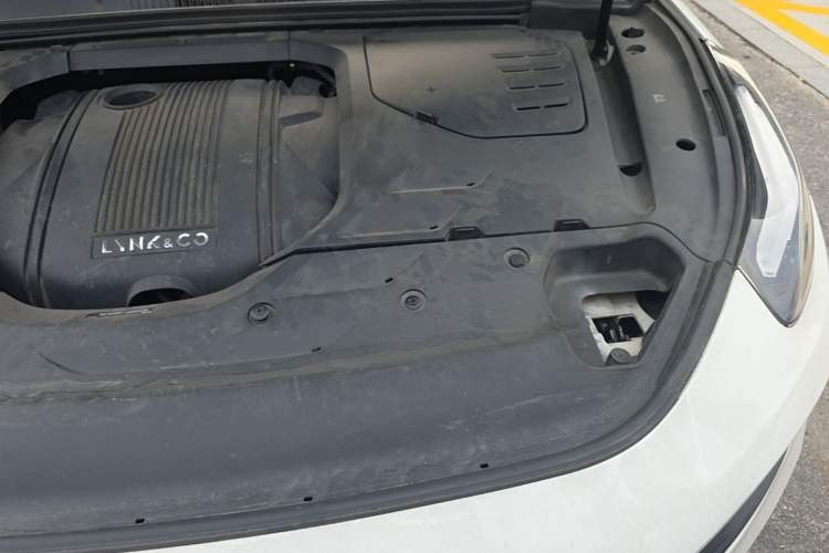 Used Lynk & Co 03 2020 1.5TD DCT JingPro Edition Engine Bay Left