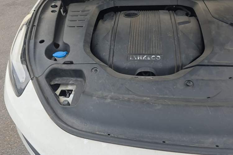 Used Lynk & Co 03 2020 1.5TD DCT JingPro Edition Engine Bay Right