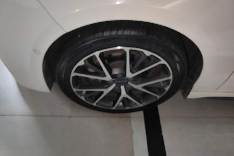 Used Lynk & Co 03 2020 1.5TD DCT JingPro Edition Exterior 4