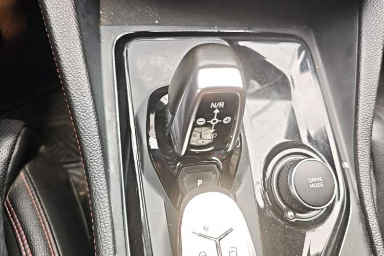 Used Lynk & Co 03 2020 1.5TD DCT JingPro Edition Gear Lever
