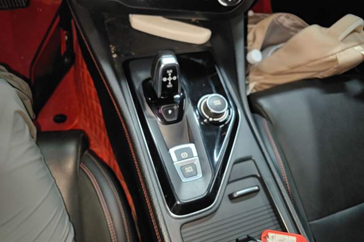 Used Lynk & Co 03 2020 1.5TD DCT JingPro Edition Gear Lever