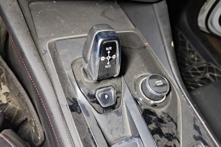Used Lynk & Co 03 2020 1.5TD DCT JingPro Edition Gear Lever