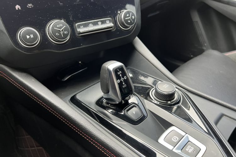 Used Lynk & Co 03 2020 1.5TD DCT JingPro Edition Gear Lever