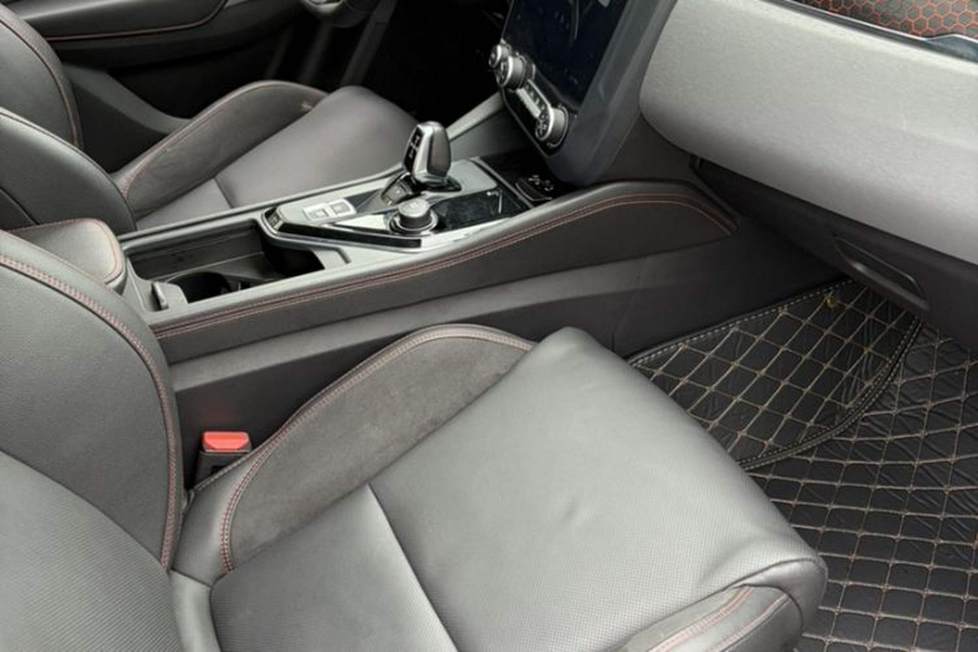 Used Lynk & Co 03 2020 1.5TD DCT Sport Edition Interior 4